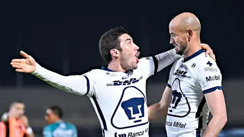Pumas: Con playeras firmadas agradecieron a la tripulación que los llevó a León