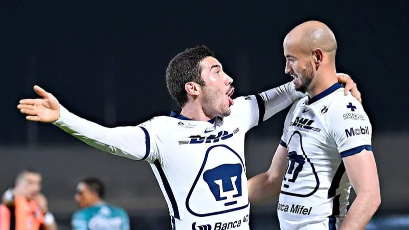 Pumas: Con playeras firmadas agradecieron a la tripulación que los llevó a León