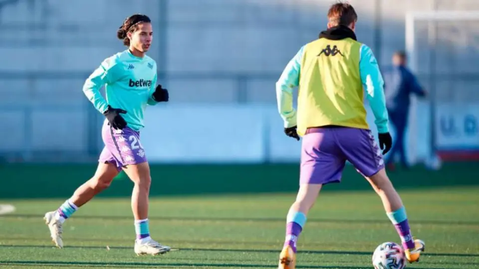 Diego Lainez: Quedó fuera de la convocatoria del Betis para enfrentar a Villareal