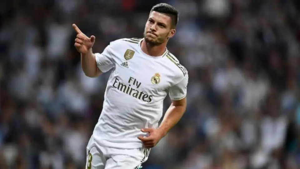 Raúl Jiménez: Luka Jovic podría llegar al Wolverhampton para cubrir la baja del mexicano