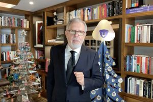 López Dóriga presumió árbol de Navidad de Pumas