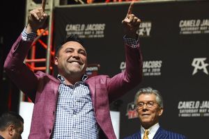 Óscar de la Hoya anunció su regreso al boxeo a los 48 años