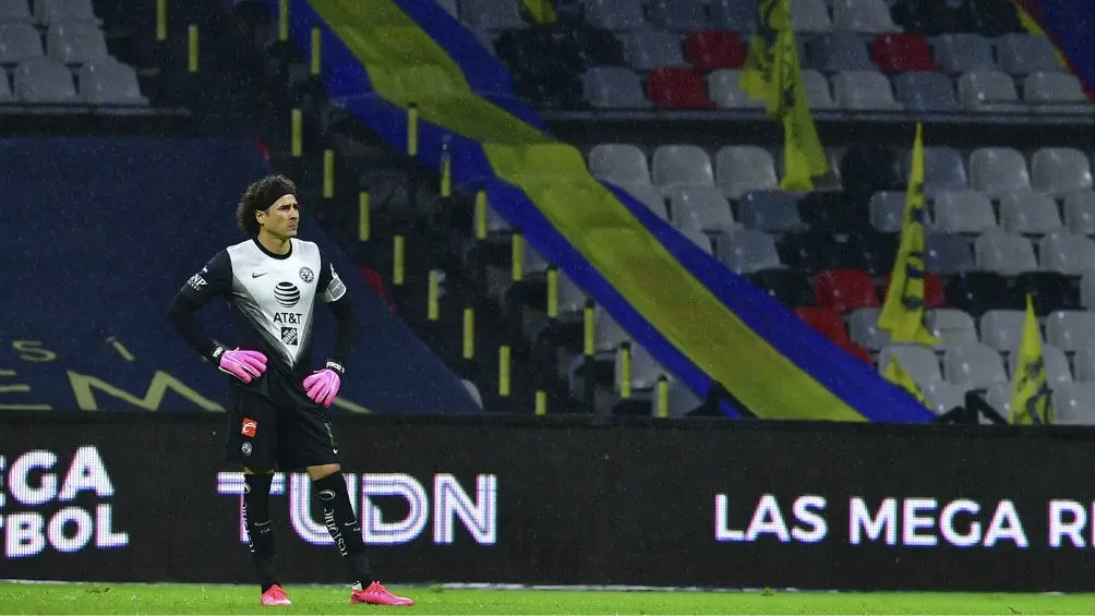 Guillermo Ochoa en el juego del América en el Estadio Azteca | MEXSPORT