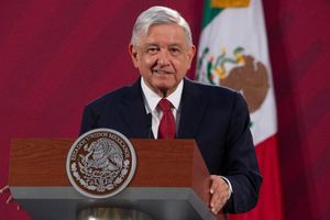 AMLO: 'Terminé la escuela de milagro'