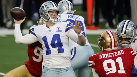 NFL: Dallas venció a San Francisco y mantiene vivas sus esperanzas de Playoffs