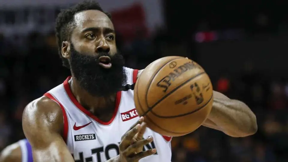 NBA: Harden llegó a Florida con polémico cubrebocas a favor de los policías