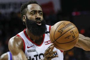 NBA: Harden llegó a Florida con polémico cubrebocas a favor de los policías