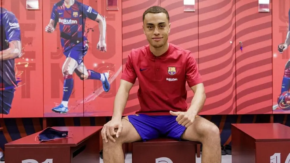Barcelona: Sergiño Dest es oficialmente nuevo jugador blaugrana