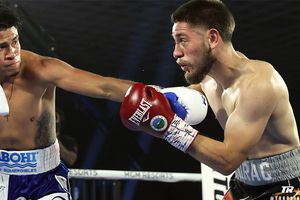 OMB: 'Vaquero' Navarrete, doble campeón mundial tras conquistar el cetro Pluma ante Rubén Villa