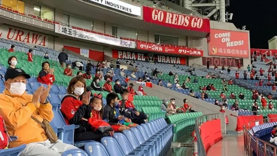 Prohibido los gritos y con distanciamiento social; modelo japonés para reabrir estadios