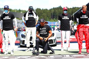 F1: Pilotos se arrodillaron en contra del racismo previo al GP de Austria