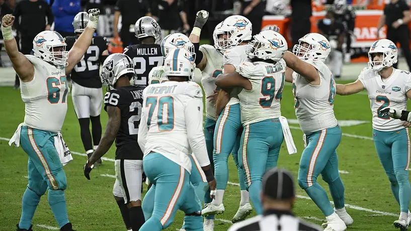 Dolphins logra dramático triunfo sobre Raiders y 'acaricia' Playoffs
