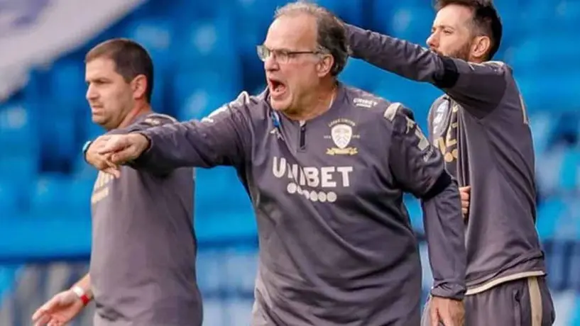 VIDEO: Marcelo Bielsa realizó un gran gesto con una seguidora del Leeds United