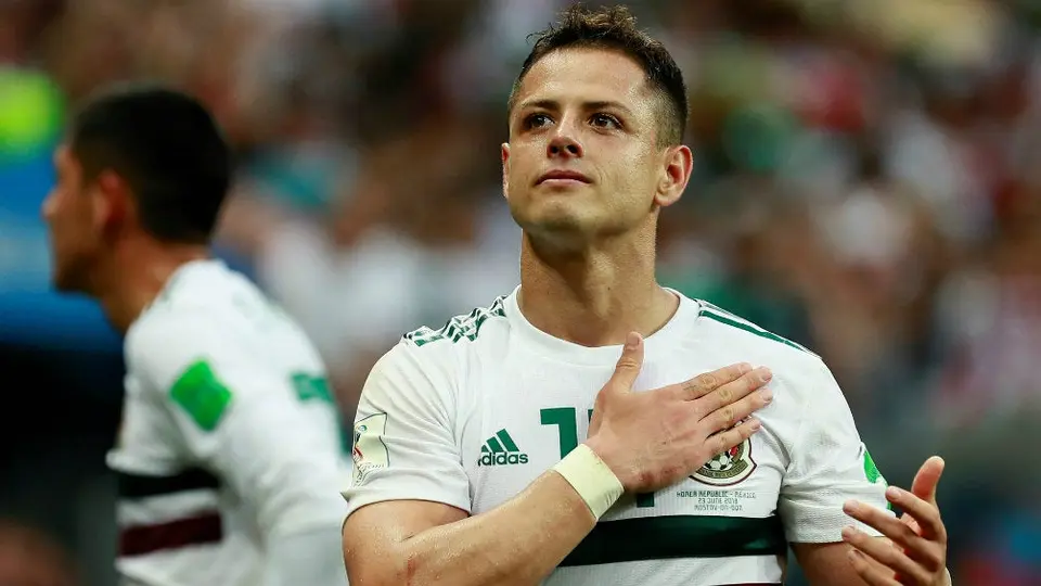 Chicharito Hernández felicitó a Checo Pérez tras podio en el GP de Turquía