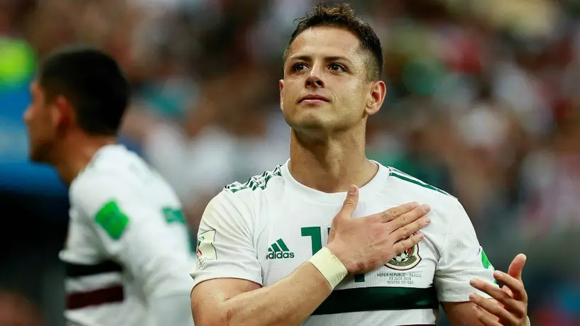 Chicharito Hernández felicitó a Checo Pérez tras podio en el GP de Turquía