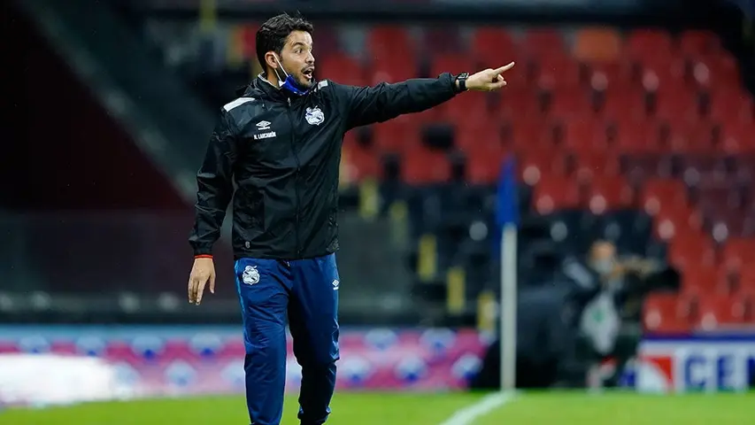 Nicolás Larcamón en un partido con Puebla | IMAGO7