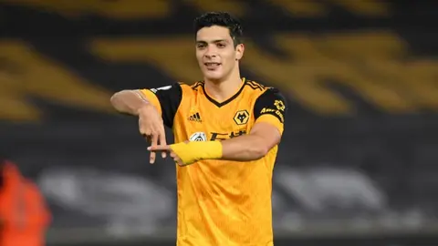 Raúl Jiménez: Fanáticos del Wolverhampton planean crear pancarta en apoyo al mexicano