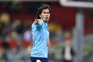 Eugenio Pizzuto: Burrito Hernández recibió regalo del jugador del Lille para motivarlo en su recuperación