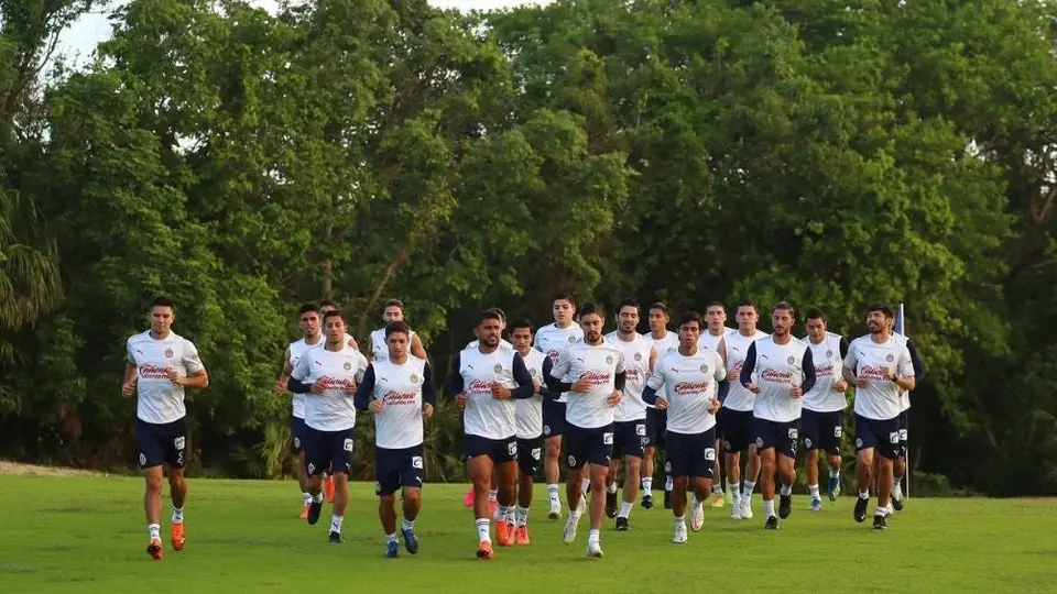 Chivas comenzó su pretemporada en Playa del Carmen con miras al Guardianes 2021