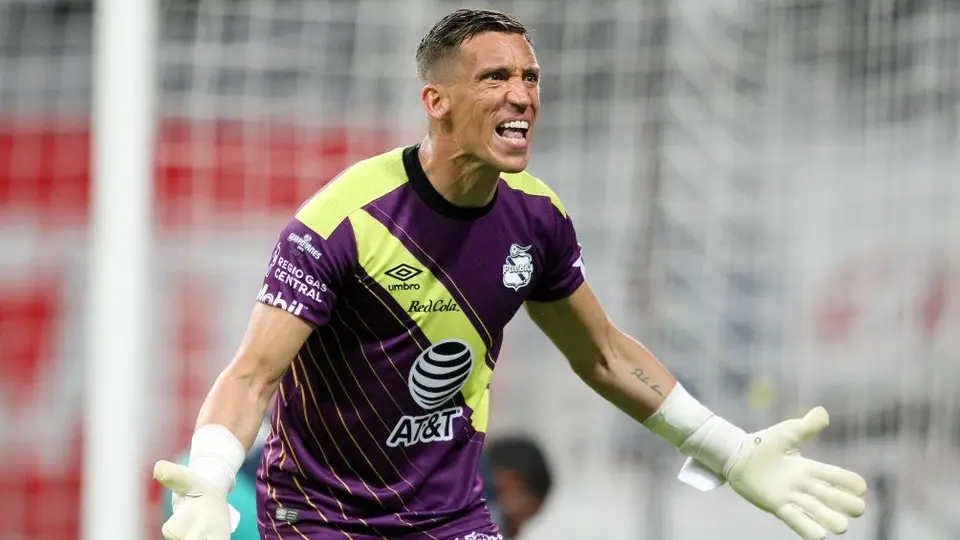 Puebla: Vikonis atravesó la cancha de rodillas tras eliminar a Rayados