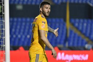 Gignac 'presumió' su gimnasio con murales de Muhammad Ali