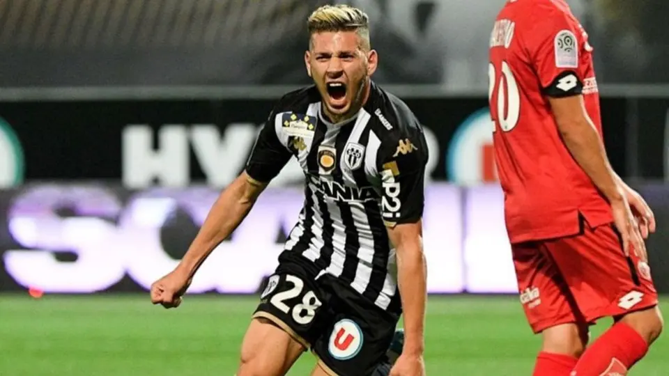 Ligue 1: Futbolista del Angers, condenado a prisión por exhibición sexual