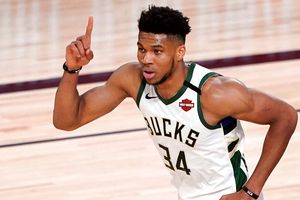Giannis Antetokounmpo se queda en Bucks y firmó extensión de 228 millones