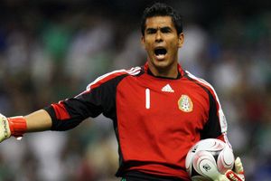 Oswaldo Sánchez reveló que terminó en el 'bote' durante una concentración del Tri