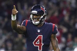NFL: Deshaun Watson firmó extensión de contrato por 160 MDD con Houston