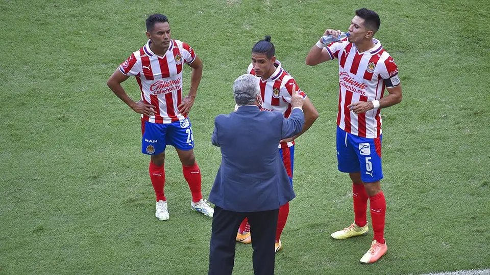 Chivas: ¿Qué alineación presentaría Vucetich en el Clásico Tapatío?
