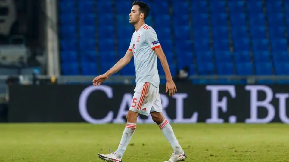 España: Sergio Busquets sufrió un esguince en su rodilla izquierda