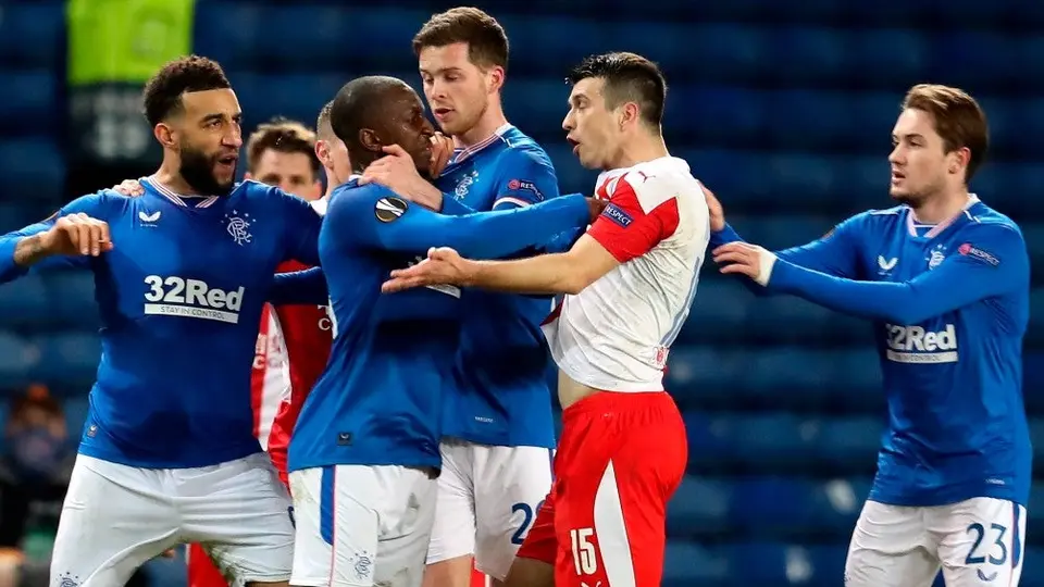 Europa League: Slavia Praga denunció a jugador de Glasgow Rangers por agresión a Kudela