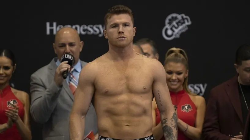 Canelo Álvarez: Renunció al título de peso Mediano de la AMB