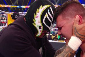 SummerSlam: Hijo de Rey Mysterio cayó derrotado ante Seth Rollings en su debut en WWE