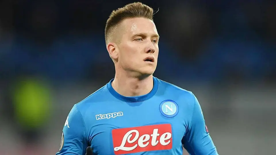 Napoli: Zielinski dio positivo por Coronavirus