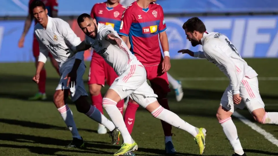 Real Madrid: Remontó y venció al Elche con doblete de Karim Benzema