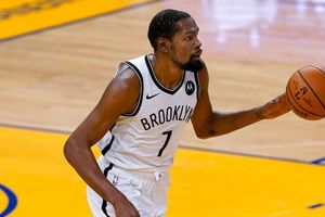 NBA: Kevin Durant se perderá al menos dos juegos con los Nets por lesión en el muslo