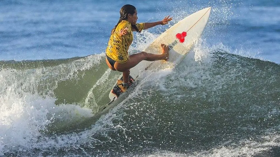 Surfista salvadoreña murió al ser alcanzada por un rayo en una jornada de práctica