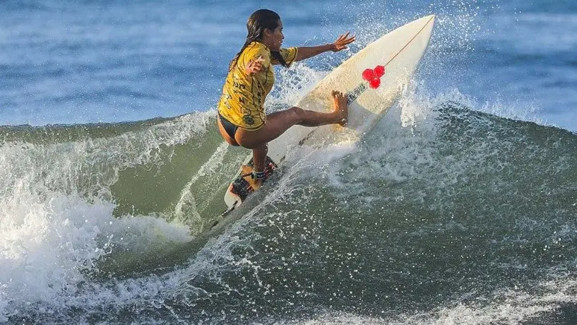 Surfista salvadoreña murió al ser alcanzada por un rayo en una jornada de práctica