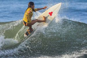 Surfista salvadoreña murió al ser alcanzada por un rayo en una jornada de práctica
