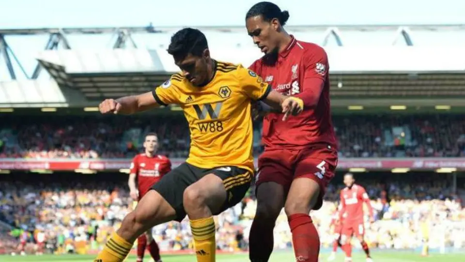 Raúl Jiménez respondió a Virgil van Dijk y le recordó su gol contra Liverpool