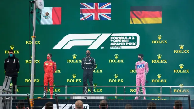Checo Pérez: Colocan por error bandera de Alemania sobre el mexicano en podio del GP turco