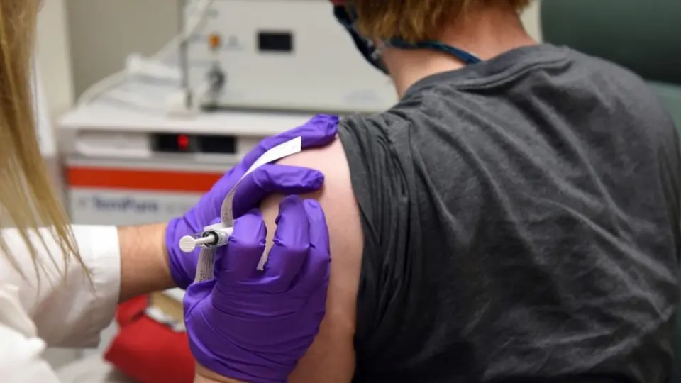 Covid-19: Gran Bretaña aprueba aplicación de vacuna contra coronavirus