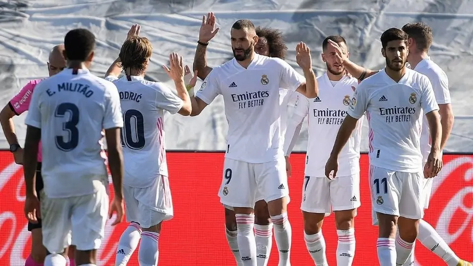 Real Madrid derrotó por goleada al Huesca y tomó la cima de LaLiga