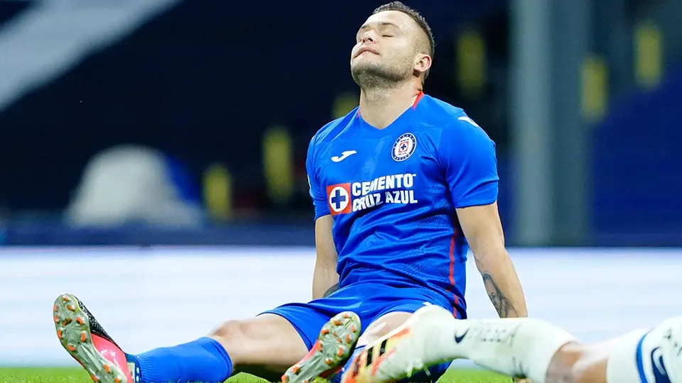 Cabecita Rodríguez, a disgusto en Cruz Azul desde antes de la 'fiesta'