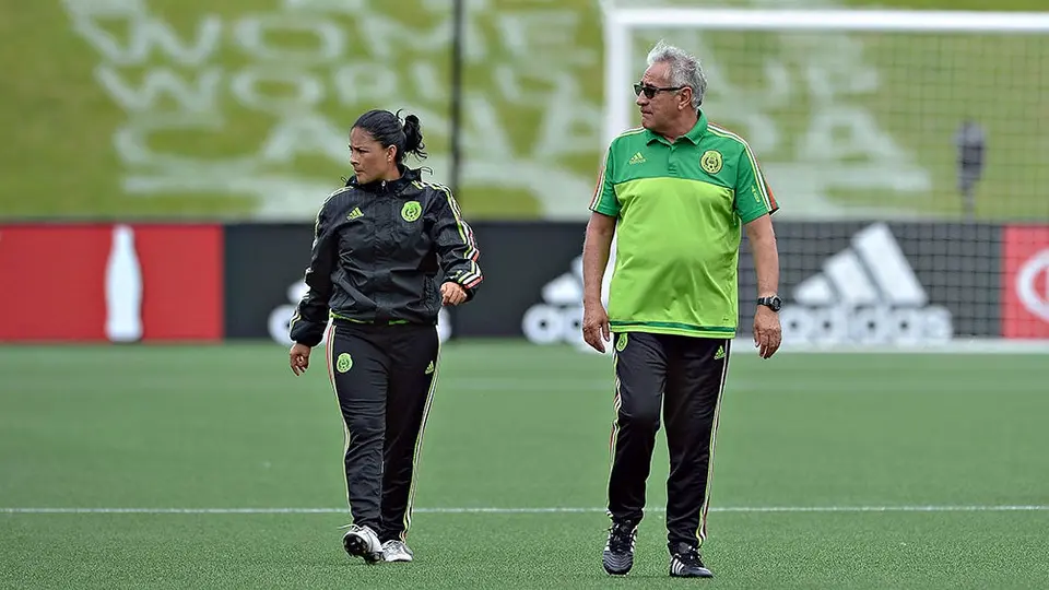 Mónica Vergara: 'La mejor manera de agradecer a Leo Cuéllar es superándolo en el Tri'