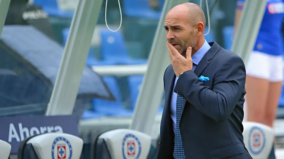 Paco Jémez presume 'cruzazulismo', pero no rechazaría dirigir al América