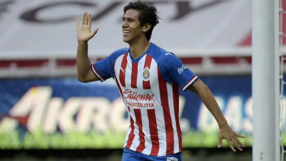 Chivas: José Juan Macías no sufrió lesión de gravedad tras Clásico Nacional