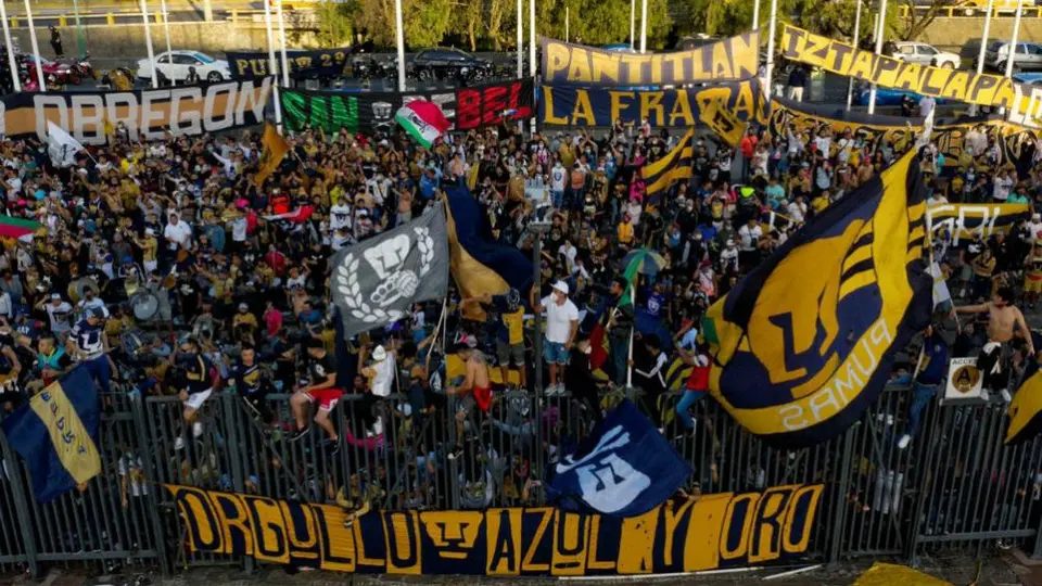 Pumas: Afición auriazul ignoró sana distancia y armó fiesta previo a partido vs Cruz Azul
