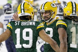 Packers se enfila al liderato de la NFC con humillante paliza a Titans